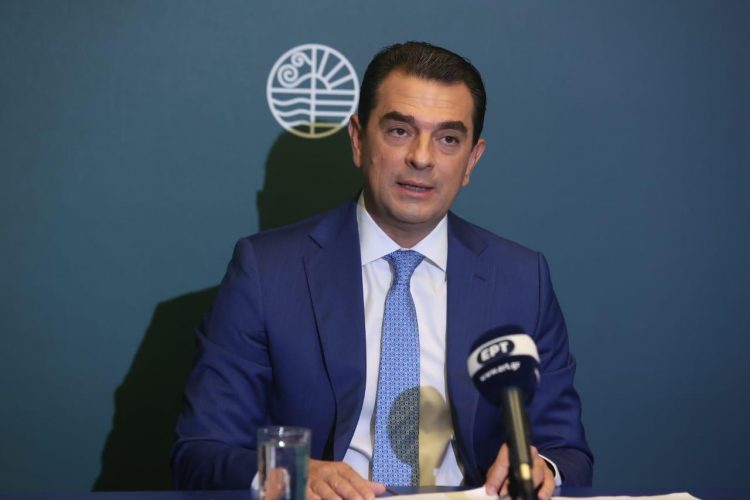 Νέα παρέμβαση Σκρέκα: «1,1 δισ. ευρώ για τη στήριξη νοικοκυριών, επαγγελματιών και αγροτών τον Οκτώβριο» –Κλιμακωτή επιδότηση λογαριασμών ρεύματος με βάση την κατανάλωση τον Οκτώβριο
