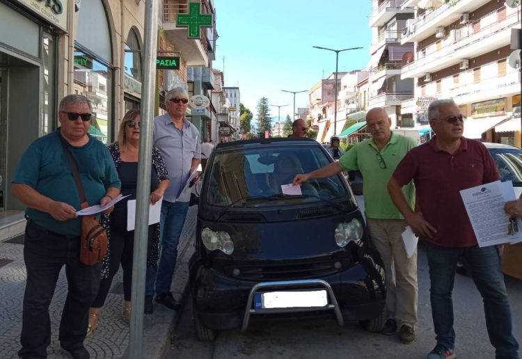 Μέλη της Λαϊκής Συσπείρωσης έριξαν πρόστιμο στην πολιτική της διοίκησης Παπαστεργίου!
