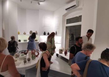 Έκθεση με τεφροδόχους