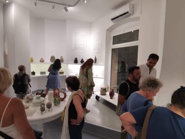 Έκθεση με τεφροδόχους