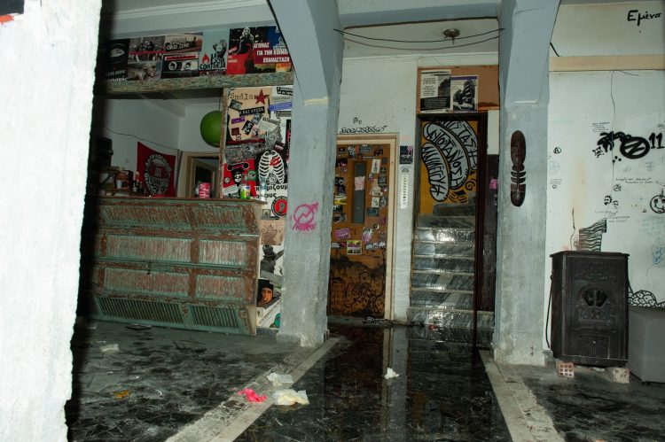 Eκκενώθηκε υπό κατάληψη κτίριο στη Λάρισα