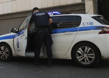 Λουτράκι: Έβγαλε μαχαίρι σε συμπλοκή μαθητών σε σχολείο – Δύο τραυματίες