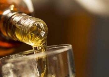 Το αλκοόλ αυξάνει τον κίνδυνο 7 διαφορετικών καρκίνων. Ποιες είναι οι επικίνδυνες ποσότητες