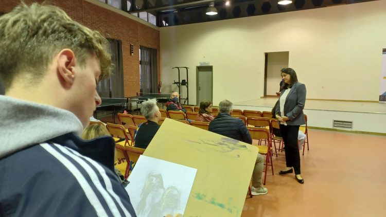 ‘Ενα υπέροχο σκίτσο για την Κεραμέως από μαθητή του 2ου Πρότυπου ΕΠΑΛ Τρικάλων-Εντυπωσιασμένη η Υπουργός Παιδείας από το σχολείο (φωτό-video)