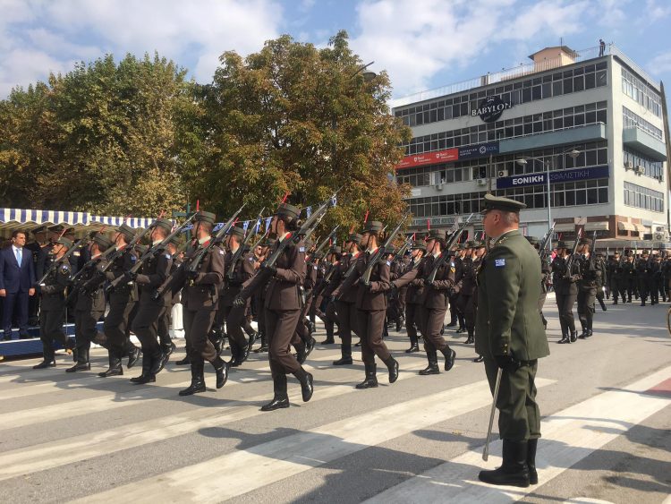 Τρίκαλα: Ρίγη συγκίνησης σκόρπισαν οι σπουδαστές τις ΣΜΥ με τα συνθήματά τους
