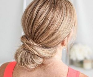 Looped bun: Πώς θα κάνεις τον πιο κομψό κότσο με όγκο σε 3 κινήσεις