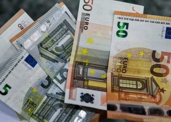 Κατώτατος μισθός: Έρχεται αύξηση – έκπληξη! Τα σενάρια που εξετάζονται