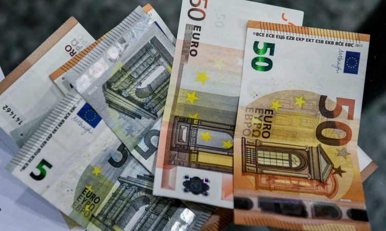 Κατώτατος μισθός: Έρχεται αύξηση – έκπληξη! Τα σενάρια που εξετάζονται