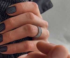 Black nails: Ήρθε η ώρα για μαύρο μανικιούρ