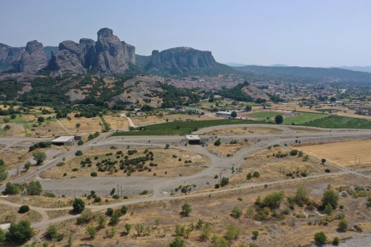 [VIDEO] Αυτοκινητόδρομος Ε65: τρέχουν τα έργα σε νότιο και βόρειο τμήμα – Πότε θα λειτουργήσουν