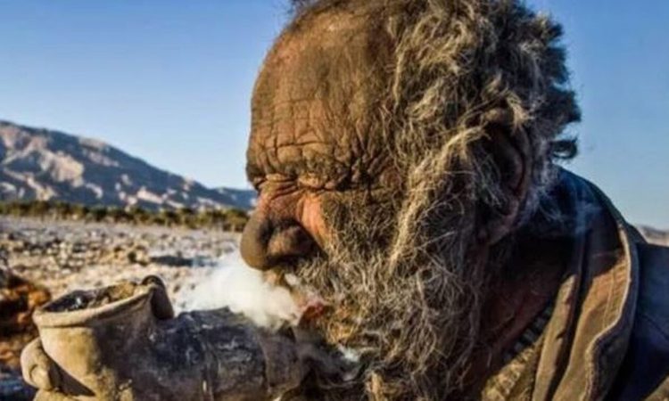 Πέθανε ο «πιο βρόμικος άνθρωπος στον κόσμο» – Είχε να πλυθεί 50 χρόνια