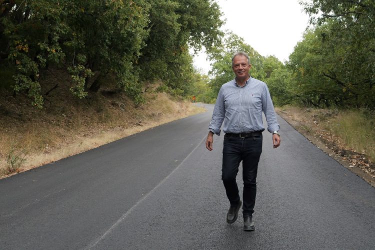 Το δρόμο  προς την Καστανιά του Δήμου Μετεώρων ασφαλτόστρωσε  η Περιφέρεια Θεσσαλίας
