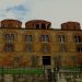 Η εκκλησία στην Άρτα με τον τρούλο που «αιωρείται»