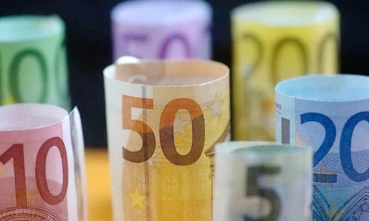 ΟΠΕΚΑ: Ποιοι δικαιούχοι θα δουν τα χρήματα των επιδομάτων τη Δευτέρα