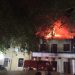 Κοζάνη: Παρανάλωμα το δημαρχείο των Σερβίων – Στις φλόγες το ιστορικό κτίριο