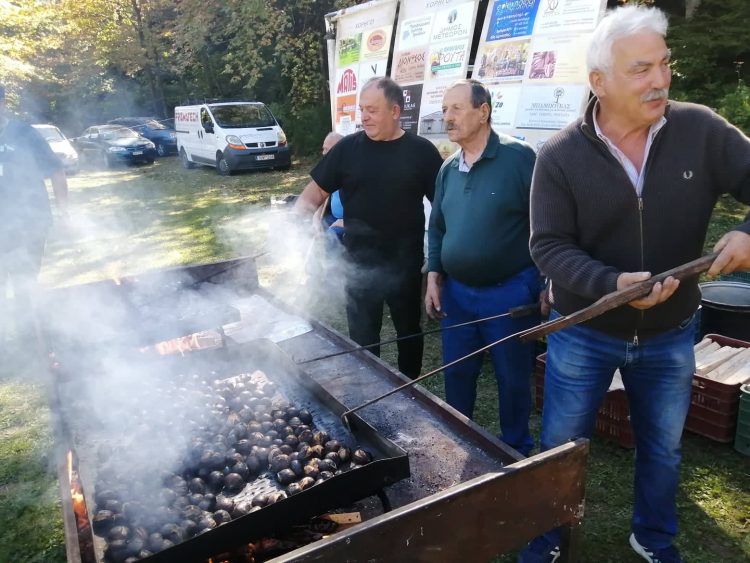Μοσχομύρισε κάστανα και παραδοσιακά εδέσματα η “Γκούρα”-Γέμισε κόσμο η περιοχή για την 14η Γιορτή Κάστανου και Παραδοσιακών Προϊόντων