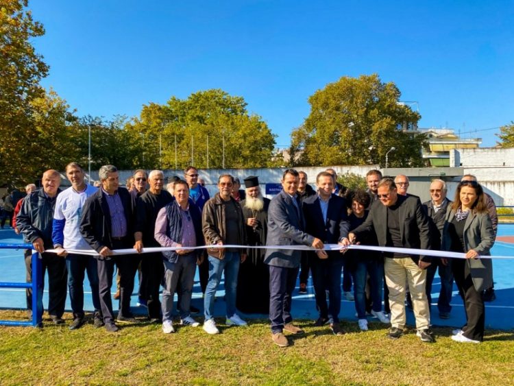 «Γήπεδο Κώστας Θεοχάρης» το ανοιχτό γήπεδο μπάσκετ στο Δημοτικό Στάδιο Τρικάλων