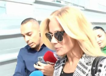 Ζέτα Μακρυπούλια: Όσα δήλωσε μετά την κατάθεσή της στη δίκη Φιλιππίδη – «Εξετάζομαι και εδώ;»