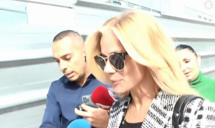 Ζέτα Μακρυπούλια: Όσα δήλωσε μετά την κατάθεσή της στη δίκη Φιλιππίδη – «Εξετάζομαι και εδώ;»