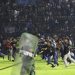 Εκατόμβη νεκρών στην Ινδονησία: Ποδοσφαιρικός αγώνας βάφτηκε με αίμα – Επεισόδια, χάος και θρήνος