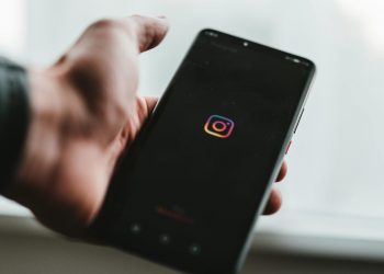 Έπεσε το Instagram!