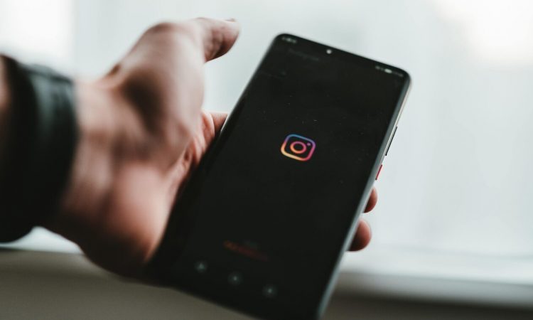 Έπεσε το Instagram!