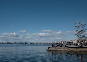 Με πτώση της θερμοκρασίας και λίγα σύννεφα η Πέμπτη – Πού θα βρέξει
