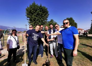 Κυριακή στο Κεφαλόβρυσο με δενδροφύτευση, καλλωπισμό σχολείου, εθελοντισμό