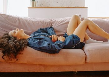 Πόνοι περιόδου: 3 tips για να προλάβεις τον πόνο πριν έρθει