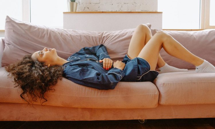 Πόνοι περιόδου: 3 tips για να προλάβεις τον πόνο πριν έρθει
