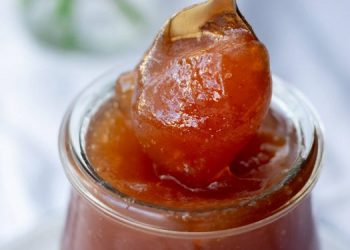 Tips για μαμάδες: Έτσι θα αφαιρέσετε τον λεκέ από μαρμελάδα στα ρούχα