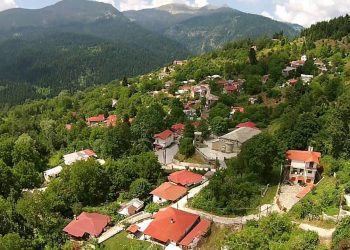 Νεραϊδοχώρι: Ένα χωριό – κόσμημα στα Τρίκαλα που κοντράρει στα ίσα τα μεγαθήρια του χειμερινού τουρισμού