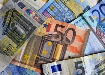 Επιταγή ακρίβειας 2022: Ποιοι είναι οι δικαιούχοι – Πότε θα μπουν τα 250 ευρώ