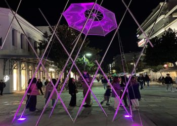 Στα ροζ η Ομπρέλα Ζογγολόπουλου στα Τρίκαλα, για την πρόληψη καρκίνου του μαστού