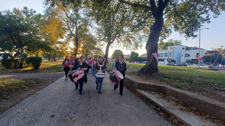 Pink the city… Στα ροζ όλη η πόλη στο πλαίσιο της καμπάνιας του “Άλμα ζωής” από την ομάδα Act4V