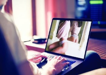 Θεσσαλές φιγουράρουν με τα ονόματά τους σε δεκάδες ομάδες πορνογραφικού υλικού