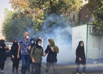 Διαδηλώσεις στο Ιράν: Αναφορές για εγκλωβισμένους φοιτητές εν μέσω συγκρούσεων στην Τεχεράνη