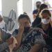 Μακελειό στην Ταϊλάνδη: Γονείς με παιχνίδια στα χέρια αποχαιρετούν τα παιδιά τους – Θλίψη και οργή