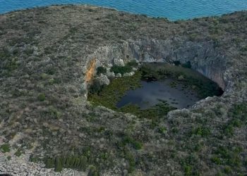 Η άγνωστη βυθισμένη γέφυρα της Ελλάδας και ο κρατήρας με τα νούφαρα