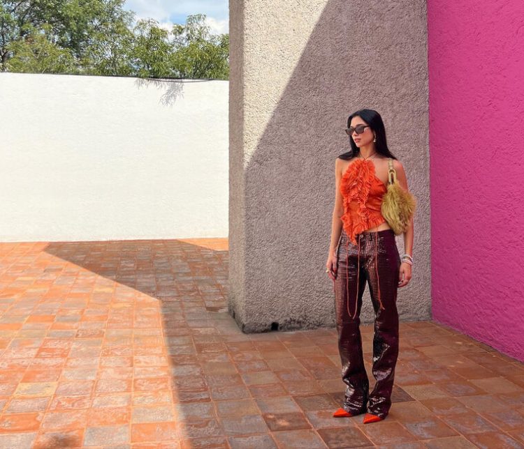 Αυτή είναι η απόλυτη τάση του χειμώνα και η Dua Lipa τη φοράει ήδη