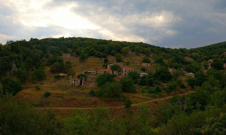 Παλιά Βίνιανη: Ενα χωριό φάντασμα στα Αγραφα…