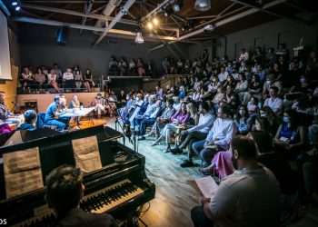 “Ιστορίες και τραγούδια για καλά παιδιά” παρουσία πλήθους Τρικαλινών στο Μουσείο Τσιτσάνη-Επιτυχημένη η παρουσίαση του βιβλίου του Αχιλλέα Οικονόμου