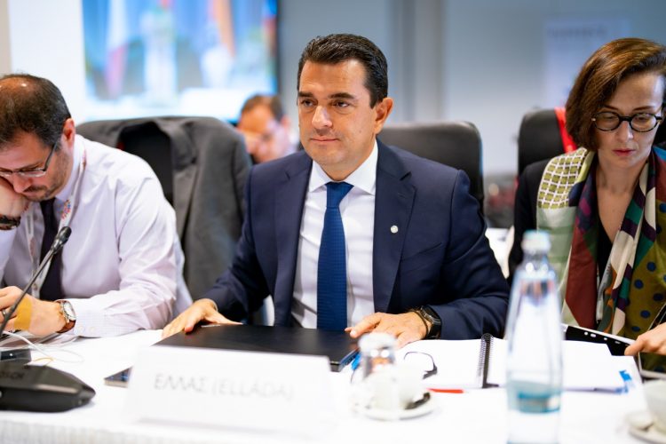 Κώστας Σκρέκας στο χθεσινό άτυπο Συμβούλιο Υπουργών Ενέργειας: «Χρειαζόμαστε άμεσες αποφάσεις για μείωση των τιμών και διασφάλιση της επάρκειας φυσικού αερίου»