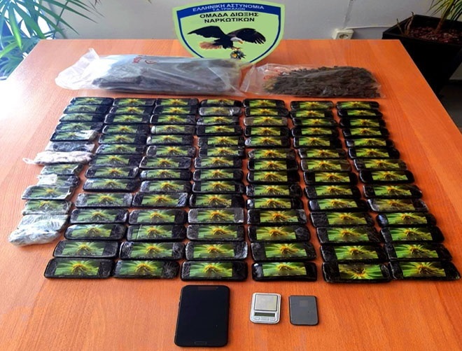 97 συσκευασίες κάνναβης σε μορφή σοκολάτας είχε στο σπίτι του Τρικαλινός (φωτό)