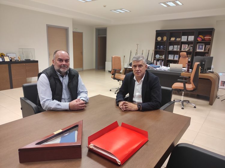 Η Περιφέρεια Θεσσαλίας στηρίζει έμπρακτα τους μελισσοκόμους