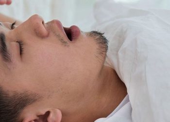Υπνική άπνοια: Πόσο αυξάνει τον κίνδυνο καρκίνου και θρομβοεμβολής