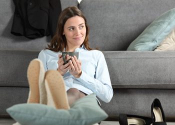 Γιατί πρέπει να αλλάζετε ρούχα μόλις μπαίνετε στο σπίτι. Τι κίνδυνος υπάρχει;;