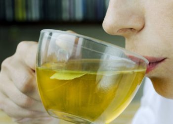 Οι κατεχίνες στο πράσινο τσάι και η ρεσβερατρόλη στο κρασί μειώνουν τις πλάκες Αλτσχάιμερ
