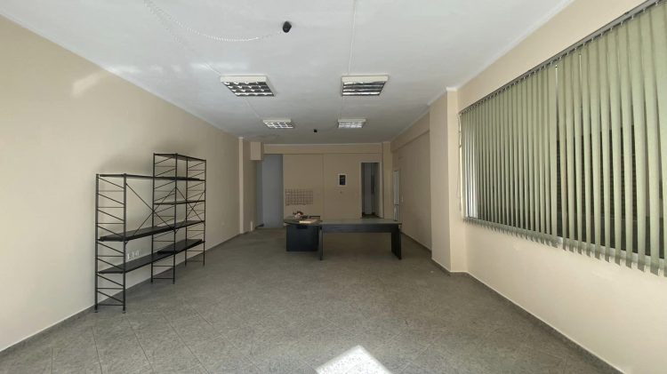 Κατάστημα προς ΠΩΛΗΣΗ στην ΤΡΙΚΑΛΩΝ στο κέντρο της ΚΑΛΑΜΠΑΚΑΣ