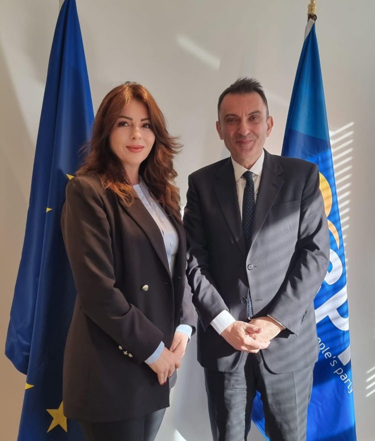 Συναντήσεις Παπακώστα με κορυφαίους αξιωματούχους στις Βρυξέλλες
